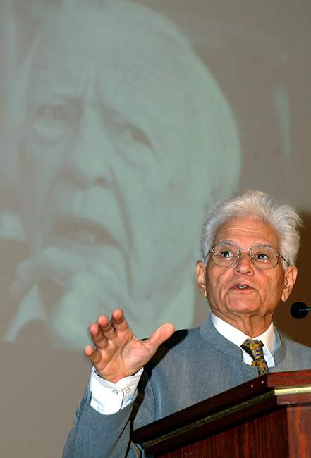 Eine intensive geistige Beziehung trotz konträrer Auffassungen: Zum ersten Todestag von Hans-Georg Gadamer hielt Jacques Derrida eine Gedenkrede in der Aula der Neuen Universität in Heidelberg.